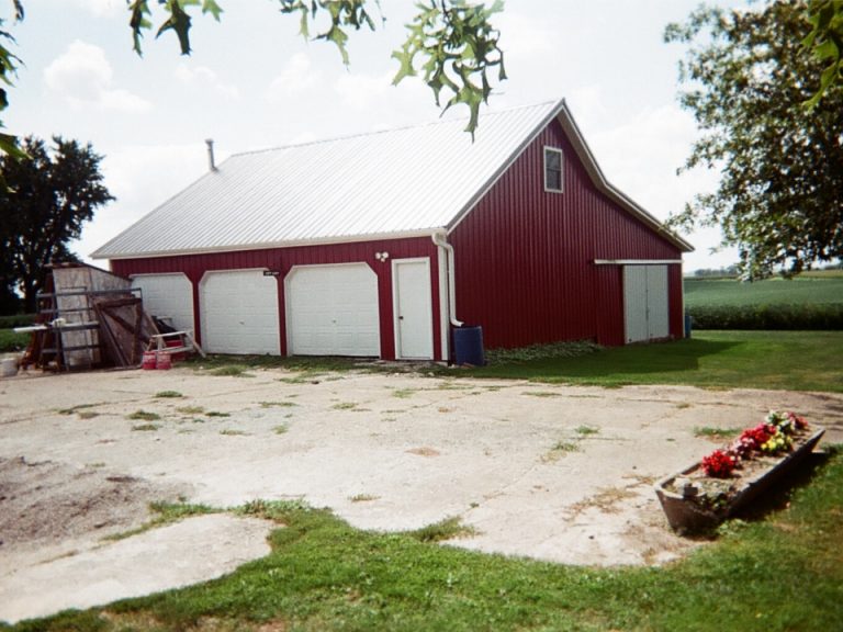 photo of a recently installed metal roof on a garage